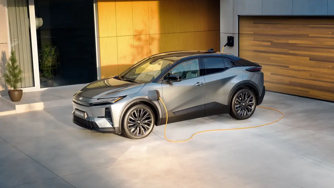 UUS TÄISELEKTRILINE<br>TOYOTA C-HR+