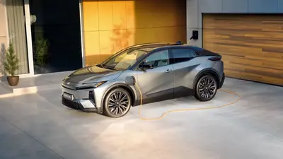 UUS TÄISELEKTRILINE<br>TOYOTA C-HR+