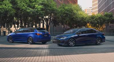 COROLLA SEDAAN JA TOURING SPORTS